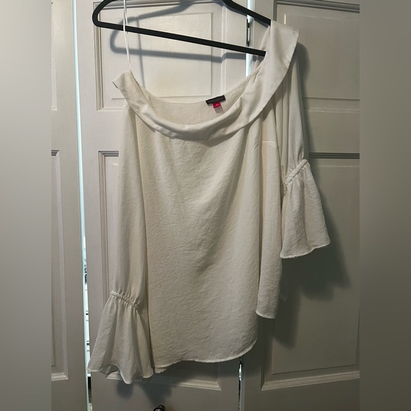 Vince Camuto One Shoulder Flowy White Dress Shirt - Picture 2 of 4